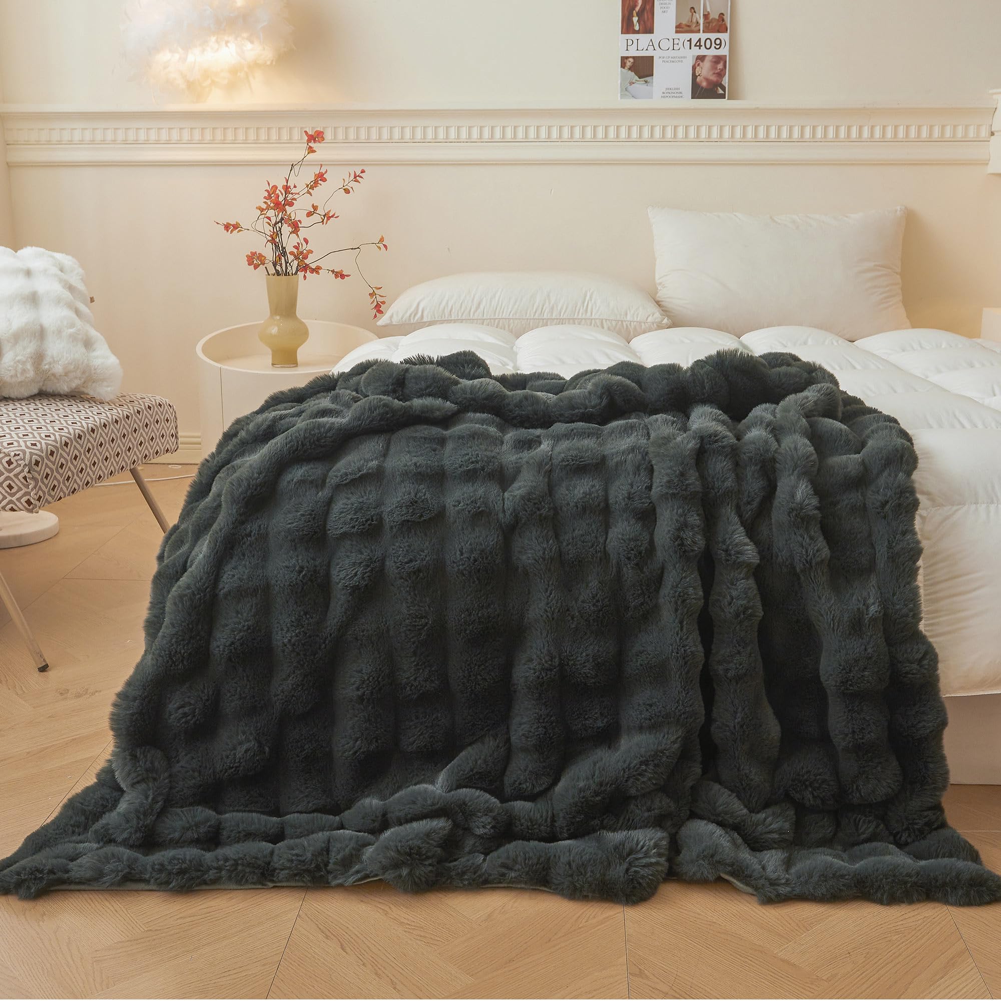 LIFEREVO Fluffy Faux Rabbit Fur Bubble Throw, Plush Shaggy Blanket for Couch Sofa Chair, Soft Cute Furry Bed Blanket Adults Kids Teens Girls, Fuzzy Lap Throw for Bedroom Living Room, 50x60, Dark Grey