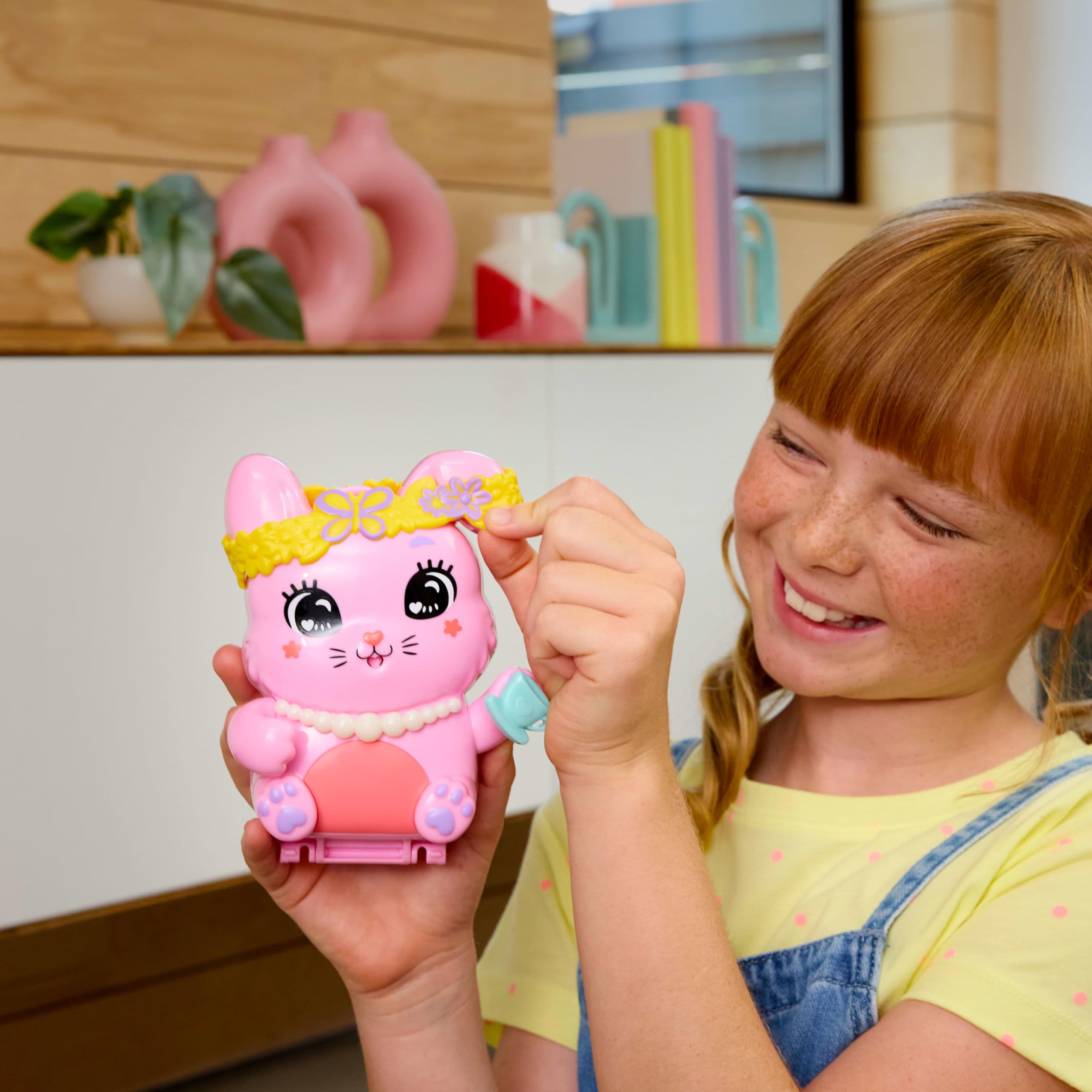 Polly Pocket Dolls and Playset, Tea Party Bunny Compact, Travel Toy with 1 Micro Doll, Pet Bunnies, Food & Fashion Styling Accessories