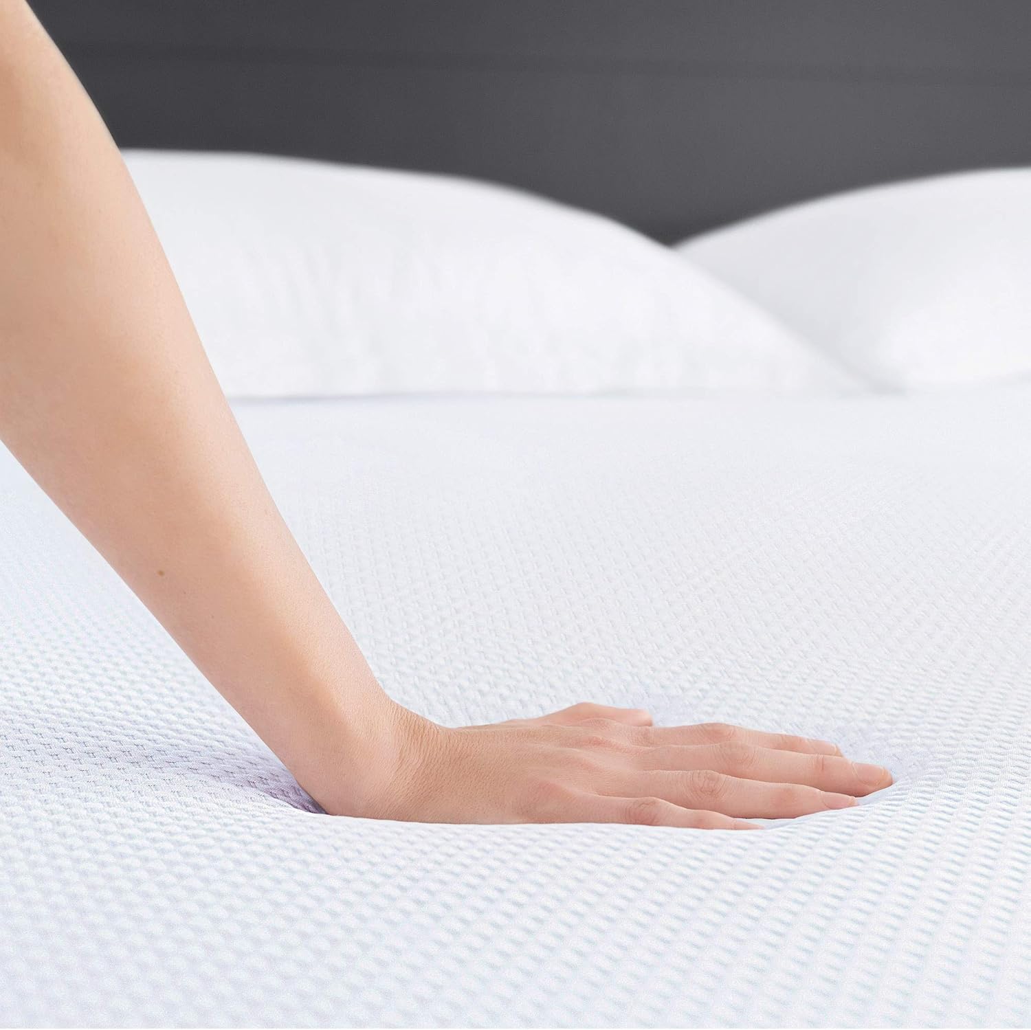 Sleep Innovations Marley Queen 10 Inch Cooling Gel Memory Foam Mattress in a Box - Made in USA - Medium Firm - Pressure Relieving: Furniture & Decor