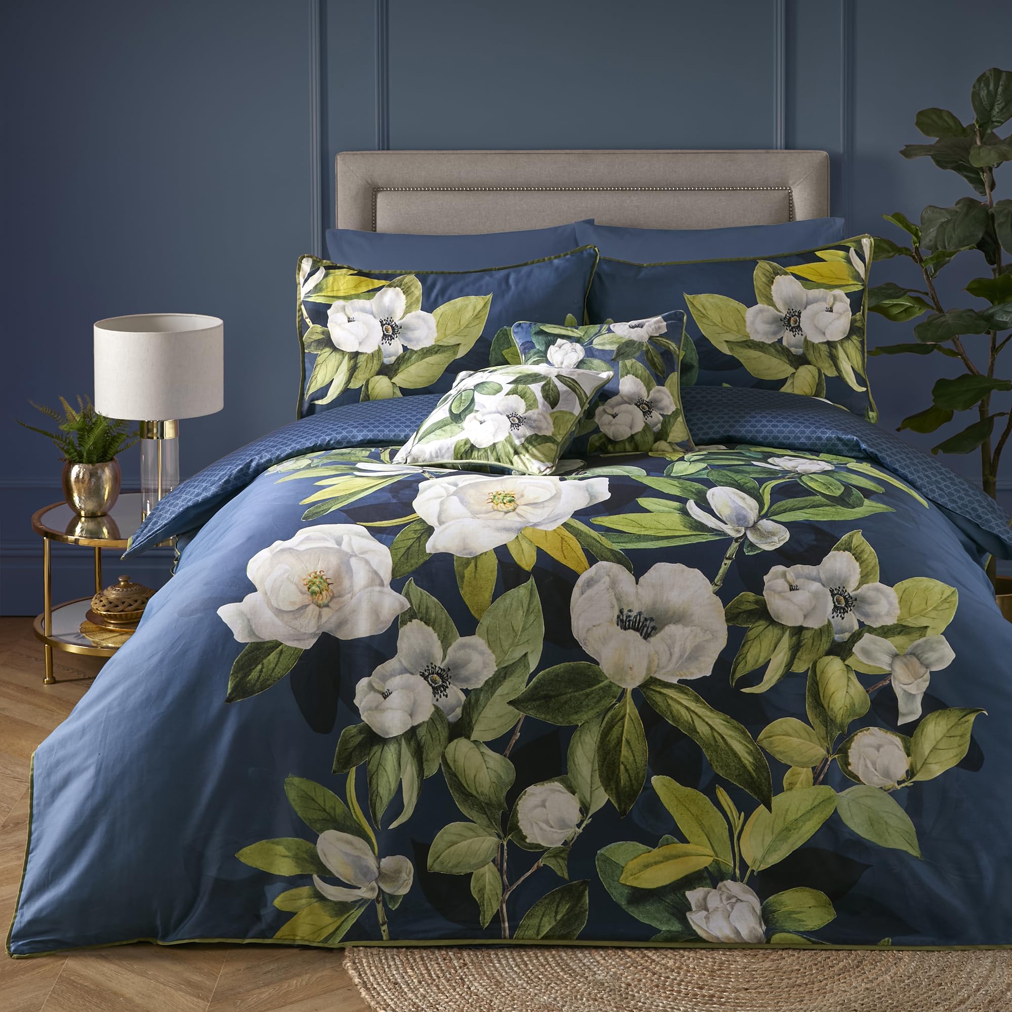 SOIREE - Navy White Floral Duvet Cover - Double Bedding Size (200 x 200cm) - Reversible (2 Designs) - Soft 100% Sateen Cotton - 2x Pillowcases - Luxury Bedding with White Flowers - Navy Bedding