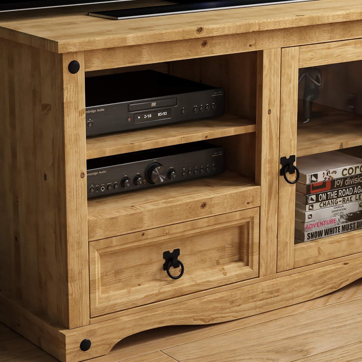 Vida Designs Entertainment Cabinet, TV Stand, Solid Pine Wood, 58cm H x 105.5cm W x 44.5cm D - Image 5