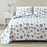 Great Bay Home Coastal Quilt Set - 3-Piece King/California King Size Nautical Bedding Set - Lightweight, All-Season, Reversible Coral-Printed Bedspread (Blue Shells)