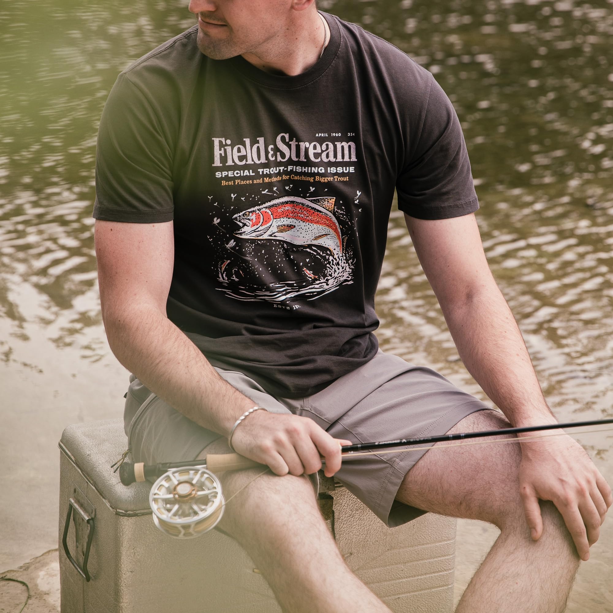 Condition photo showing New/Like New for field & stream unisex adult lightweight short sleeve graphic tee shirt, black, medium