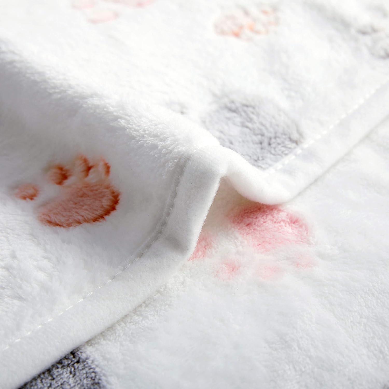 Allisandro 350 GSM-Super Soft and Premium Fuzzy Flannel Fleece Pet Dog Blanket, The Cute Print Design Washable Fluffy Blanket for Puppy Cat Kitten Indoor or Outdoor, White, 39" x 31" : Pet Supplies