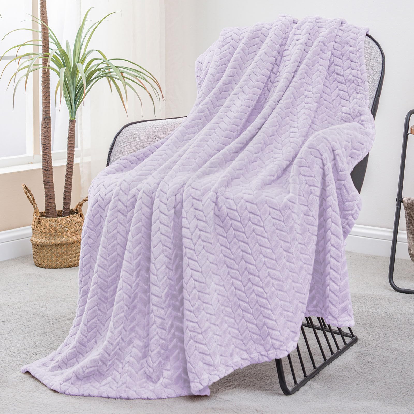 Exclusivo Mezcla Fleece Throw Blanket for Sofa and Bed, 127x178 CM Soft Cozy Jacquard Flannel Blankets, Lightweight Fuzzy Plush Warm Throws for All Seasons, Lilac Purple