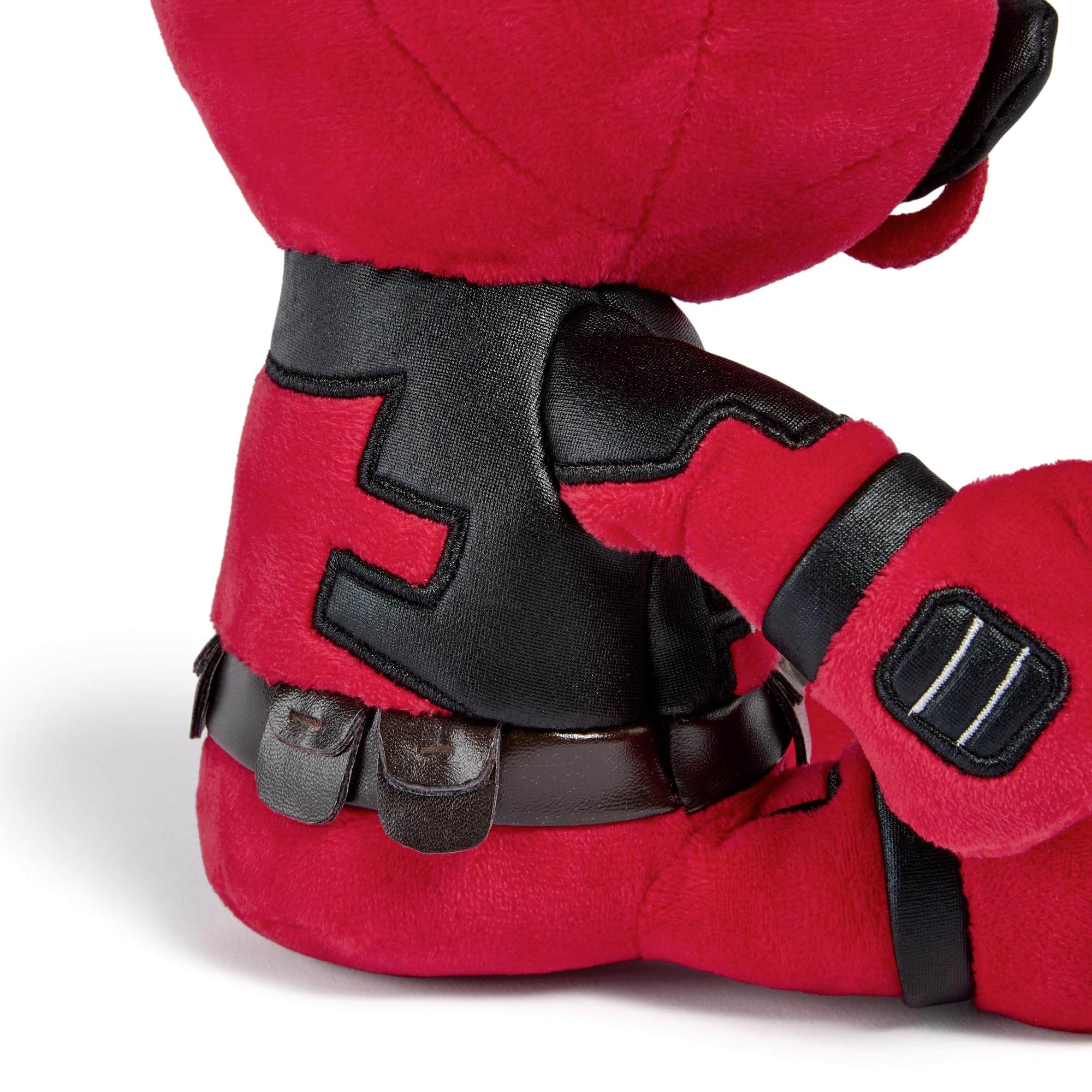 Babypool Plüsch-Figur (26 cm) – detailliertes Superhelden-Baby aus dem Marvel Studios Film Deadpool & Wolverine, Spielzeug für Fans & Sammler ab 15 Jahre 6