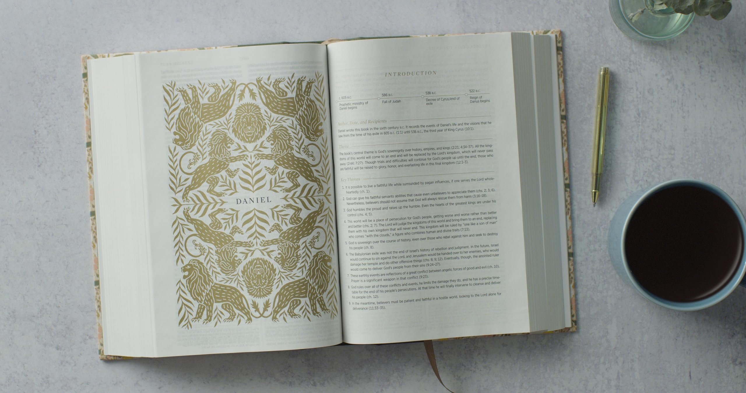 ESV Women's Study Bible, Artist Series (Cloth over Board, Lulie Wallace, Emma): Holy Bible, English Standard Version (Crossway's Artist)