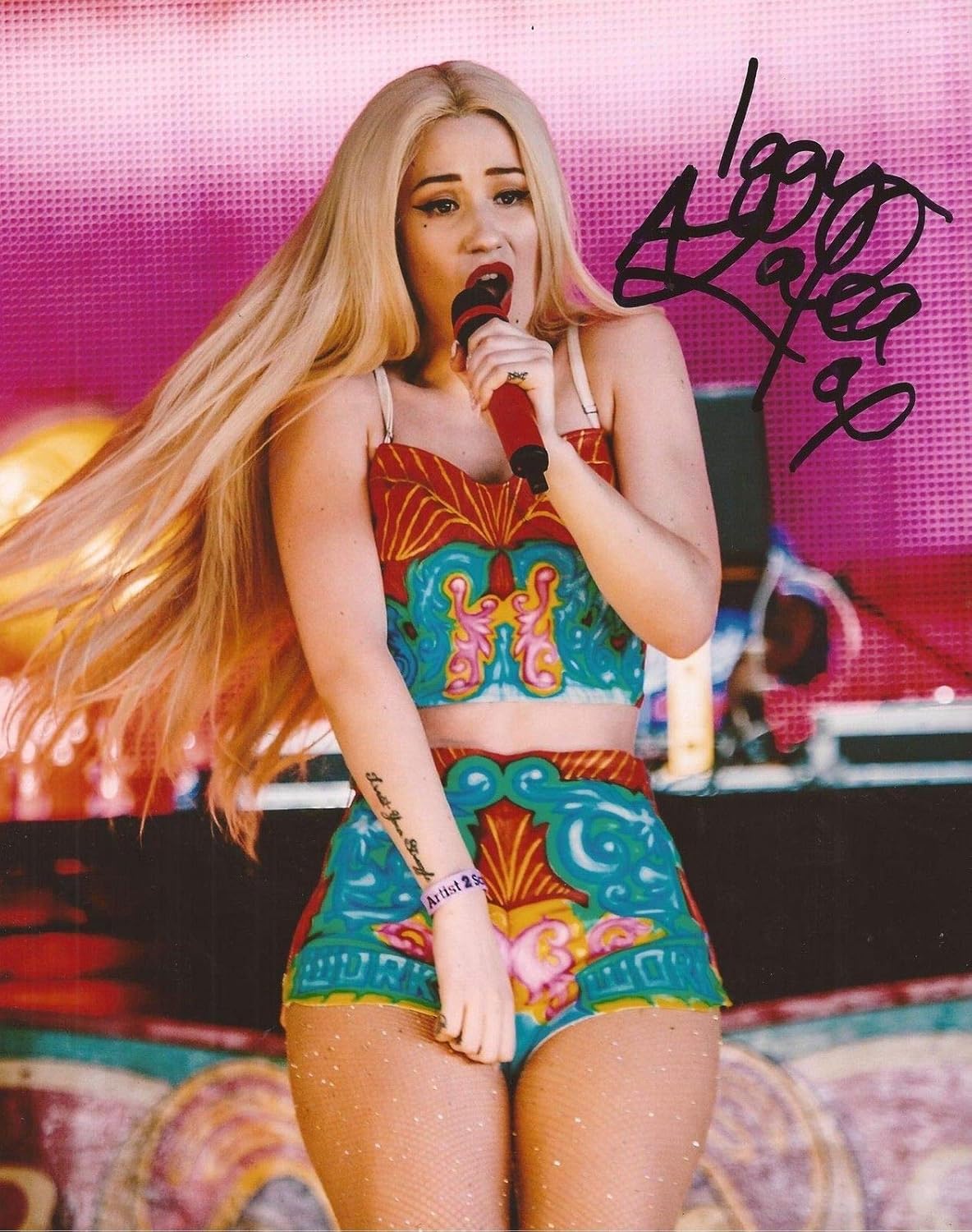 Photographs - Photo Iggy Azalea Autograph Signed 8 x 10
