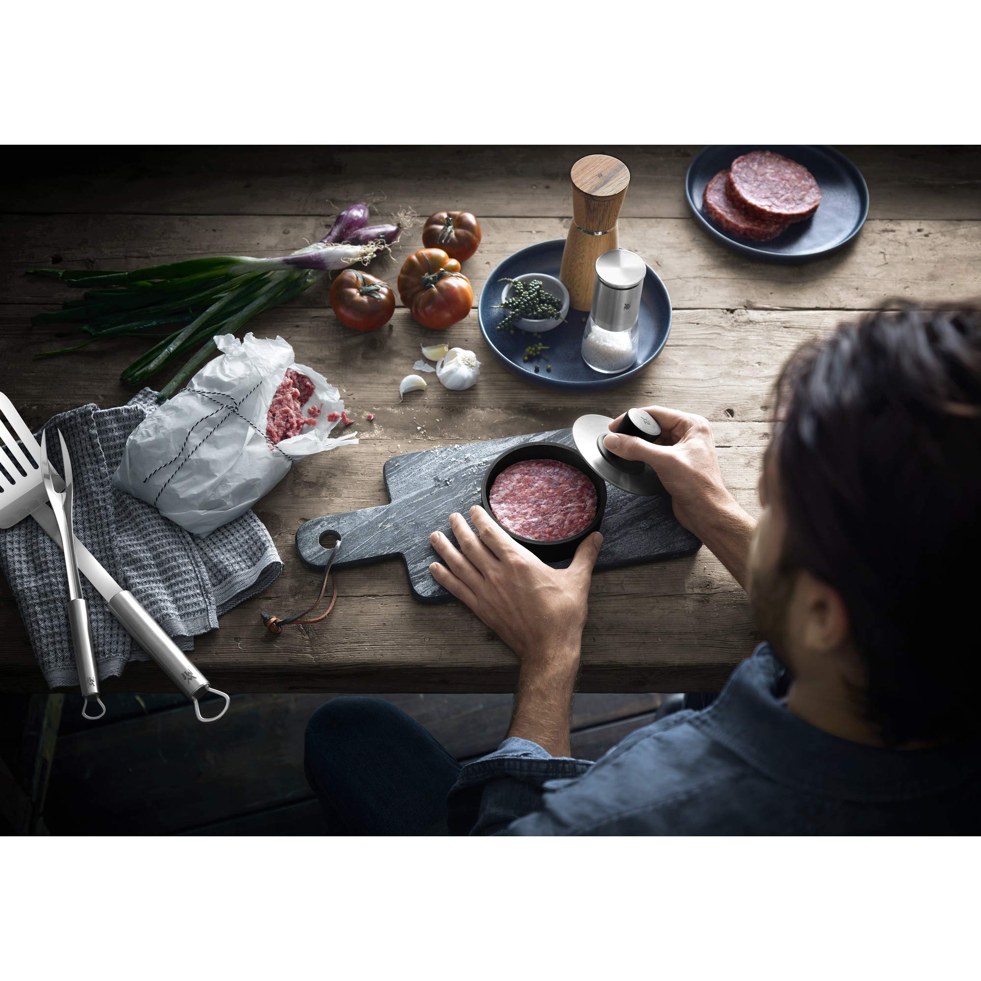 WMF BBQ Burgerpresse Edelstahl 12,5 cm, Pattypresse für gleichmäßige Patties für leckere Hamburger, Cheeseburger, Vegi-Burger-Presse, Gemüsepresse 2