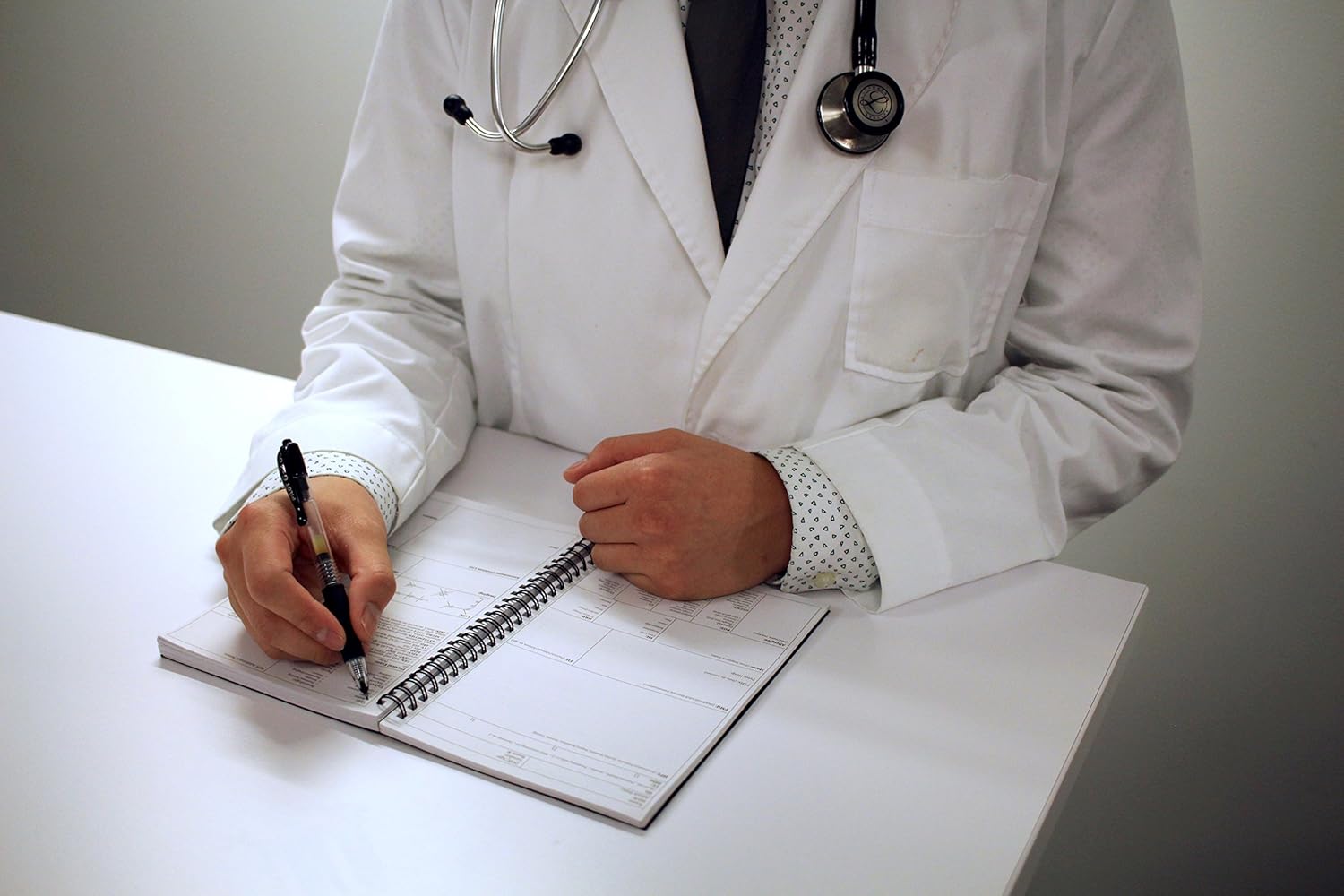 Pediatrics H&P Notebook Medical History and Physical Notebook, 100 Medical templates with Perforations : Office Products