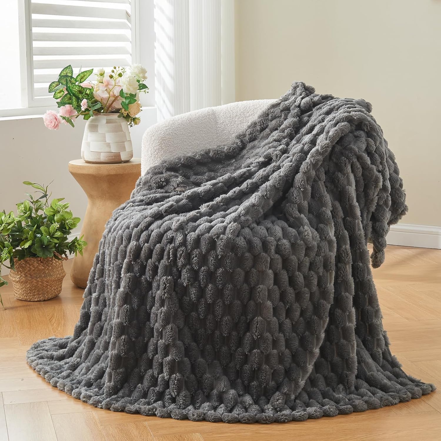 Wajade Fleece Throw Blanket, Fluffy Faux Fur Blanket for Bed Sofa Couch, Soft Cosy Warm Thick Blanket,Jacquard Grey 153x203