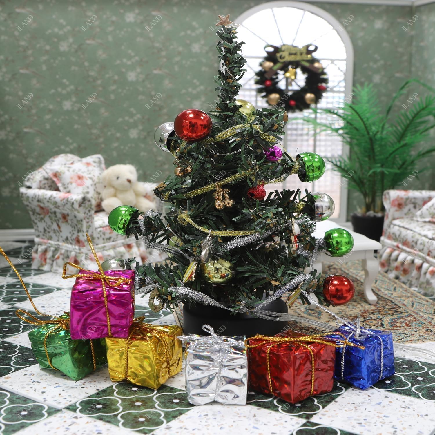 iLAND Dollhouse Accessories Mini Christmas Tree with Lights 6 inch Dollhouse Christmas Decorations CuteTiny Xmas Tree Miniature Decor 1/12 Scale Accessories Shining Small Gifts