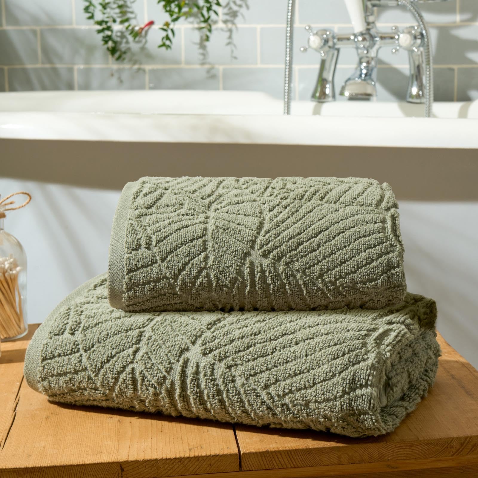 Brentfords Large Bath Towels Embossed Leaf Green, 100% Cotton Super Soft Feel Large Bath Towels for Adults Highly Absorbent Bathroom Shower Towels Set, 1 Piece