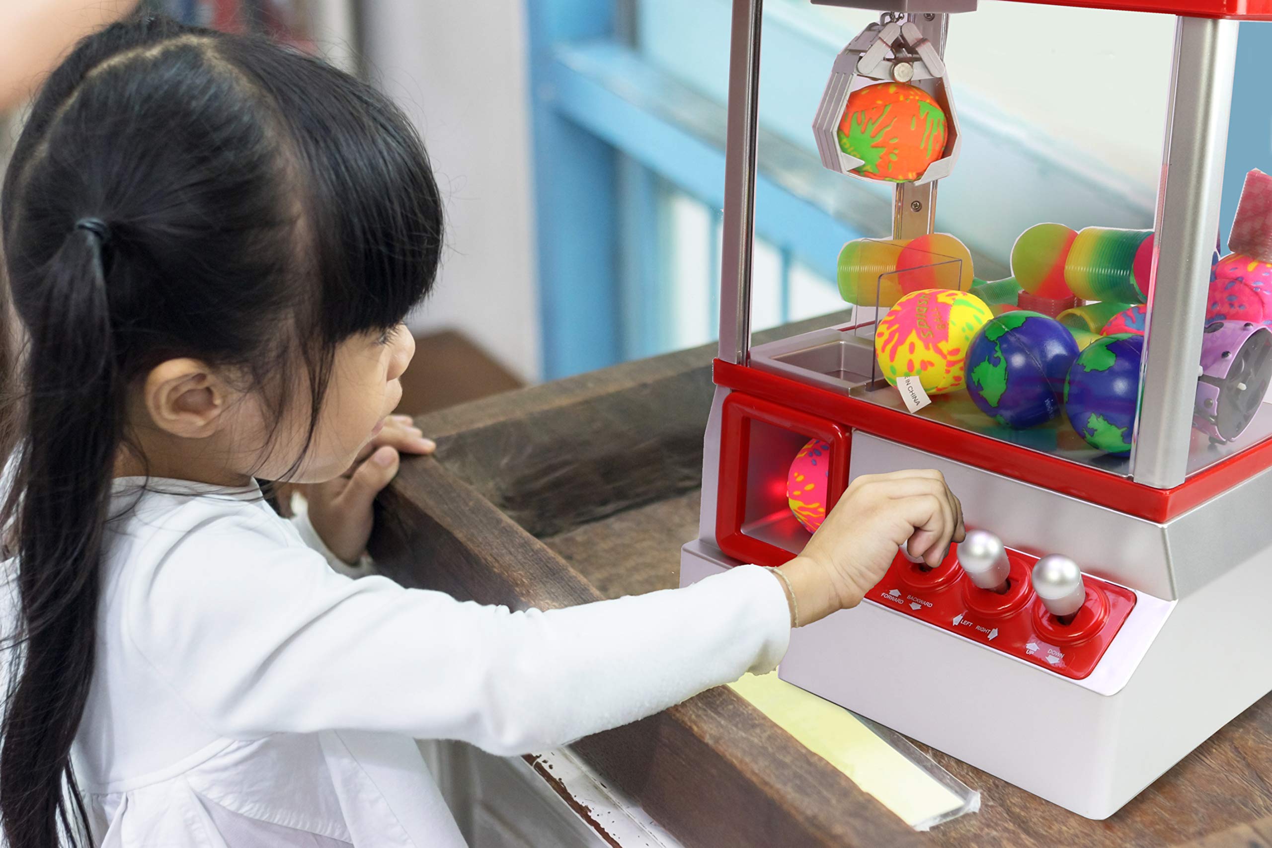 Smart Novelty Mini Claw Machine for Kids - Arcade Candy Claw Machine -with Music & Lights Suitable for Adults & Kids Ages 3 and Up