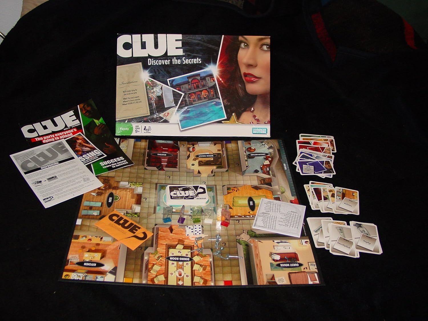 Amazon Com Hasbro Clue Board Game Discover The Secrets Toys Games