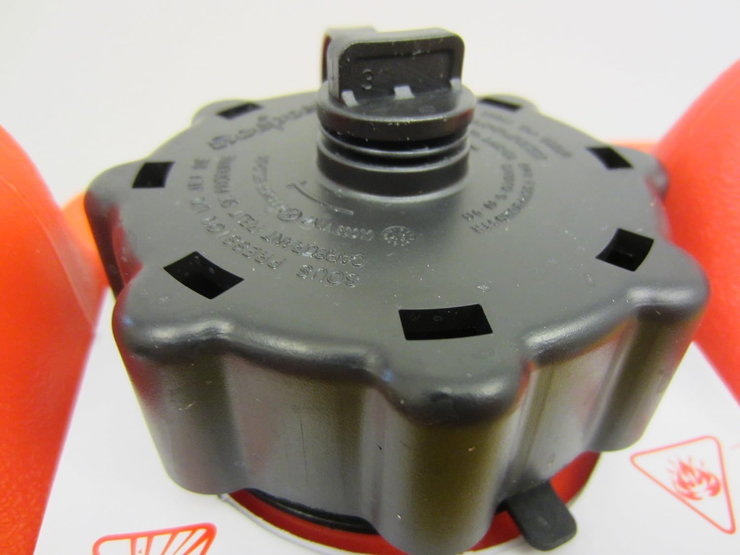 Johnson/Evinrude/OMC DuraTank 6 Gallon Portable Fuel Gas Tank 5008623: Sports & Outdoors