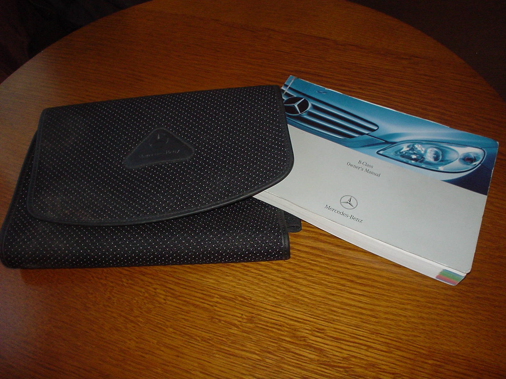 MERCEDES BENZ W245 B-CLASS OWNERS MANUAL HANDBOOK c/w WALLET (2005 - 2011)  - B150 B170 B180 B200 B200 TURBO CDI (B 150 170 180 200) OWNER'S HAND BOOK  ...