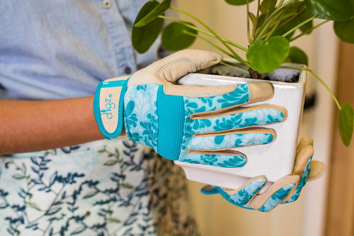 DIGZ Gardener High Performance Women's Gardening Gloves and Work Gloves with Touch Screen Compatible Fingertips, Blue Leaves Pattern, Large: Garden & Outdoor