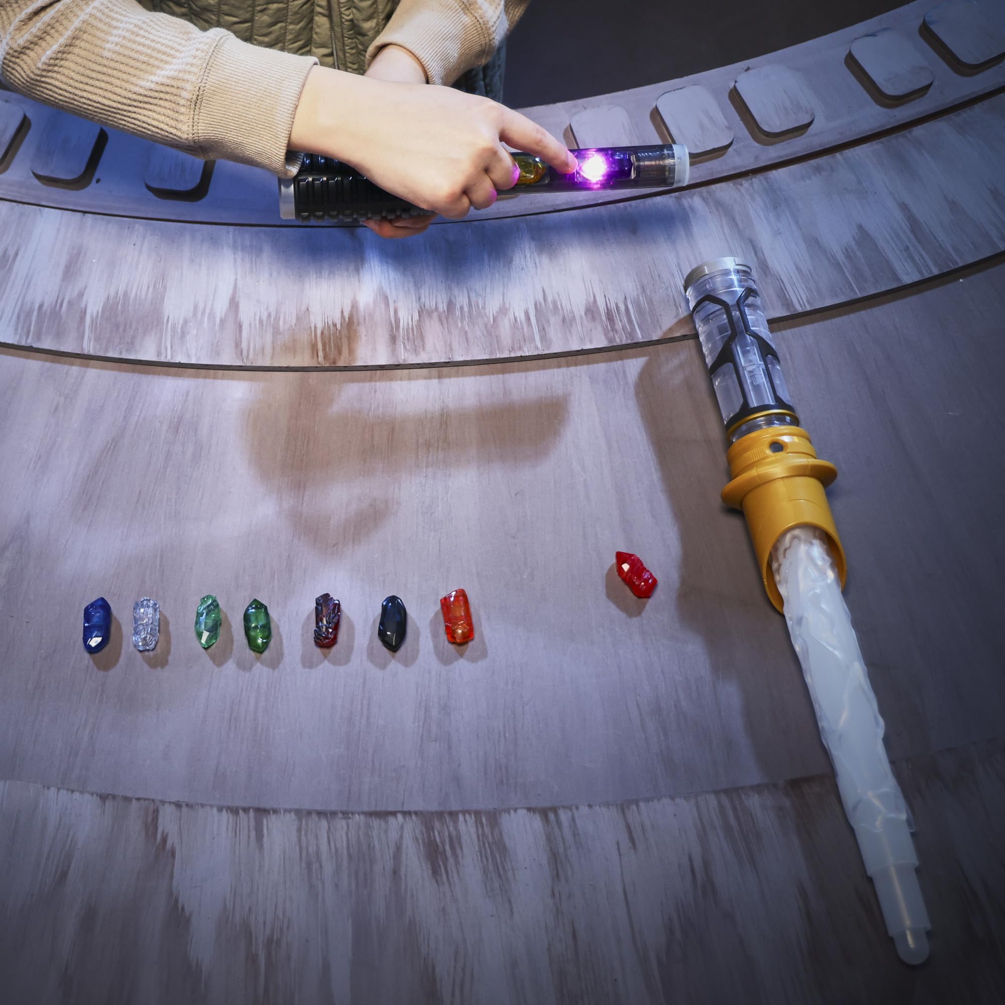 STAR WARS STAR WARS Power Crystal Lightsaber, 7 Colors & 10 Crystals, 50+ Color-Changing Combinations, Lights & Sounds, Toys for Boys & Girls, Kids, Ages 4+