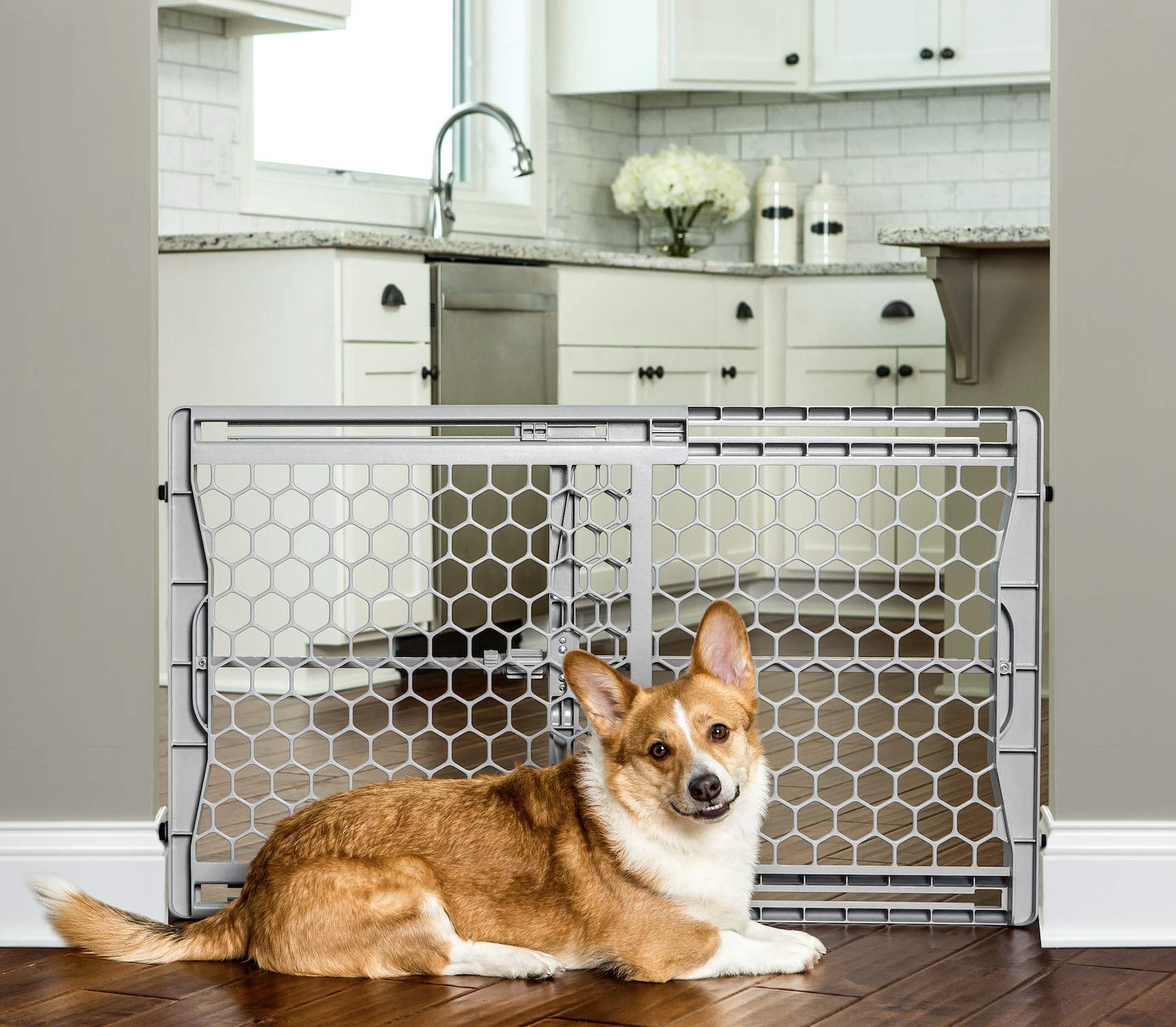 Photo 1 of *****It is used, it is missing a part and it is not known if it works 100%.*****Carlson Pet Easy Fit Portable Pet Gate, Fits Openings 28-42" Wide, 23" Tall, Rubber Pads to Protect Walls, Durable Dog Gate for Doorways, Patented Pressure Mount Ensures Perfe