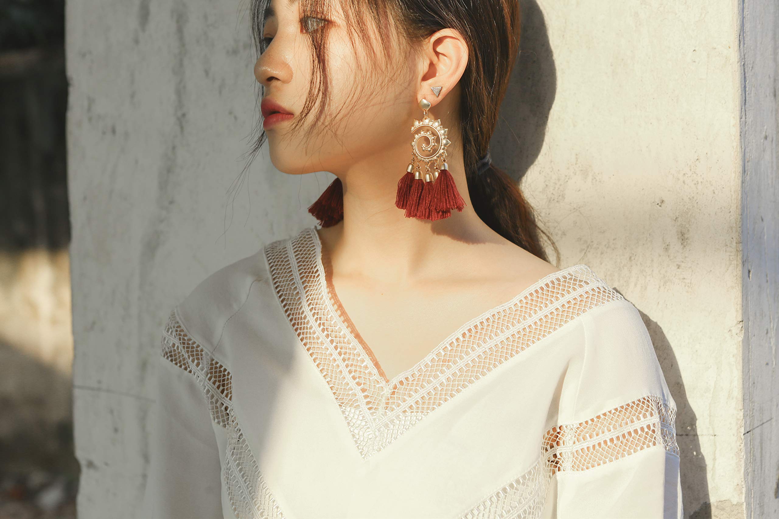 MVCOLEDY Women\'s Tassels Dangle Earrings Handmade Colorful Layered Tassel Elegant Jewellery Bohemian Style Ethnic Eardrop Drop Tiered Tassel Druzy Stud Earrings Women Gifts (Burgundy)