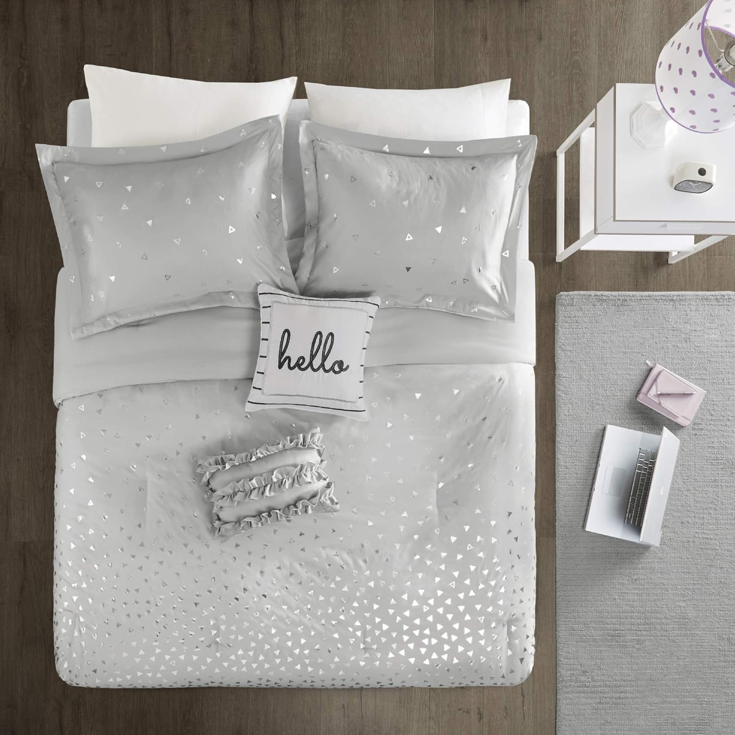 Intelligent Design Zoey Triangle Metallic Print, Cozy Comforter Season Bedding Set, Matching Sham, Decorative Pillow, Full/Queen, Grey/Silver 5 Piece: Home & Kitchen