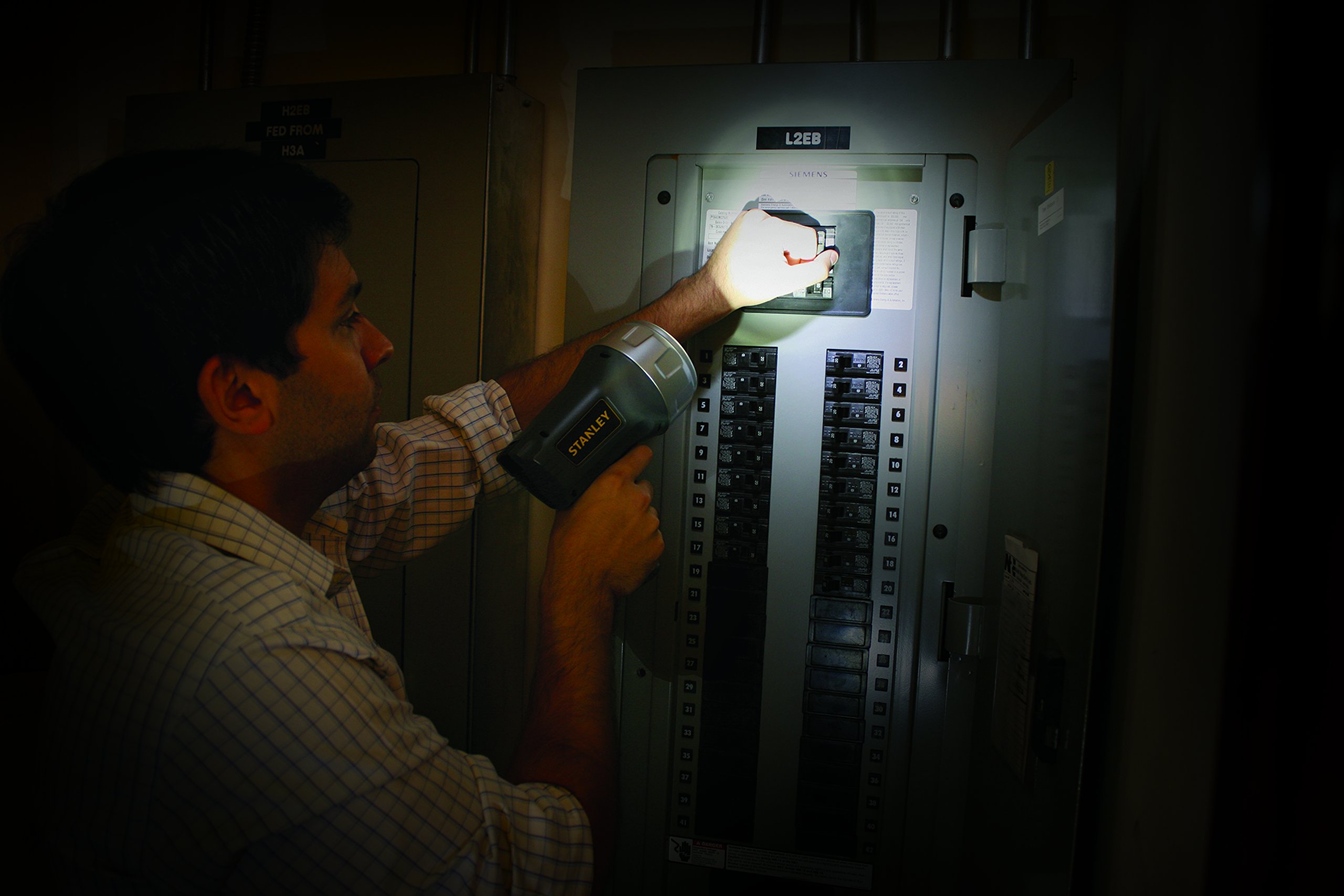 STANLEY SL3HS Rechargeable Upto 700 Lumen LED Lithium Ion Spotlight