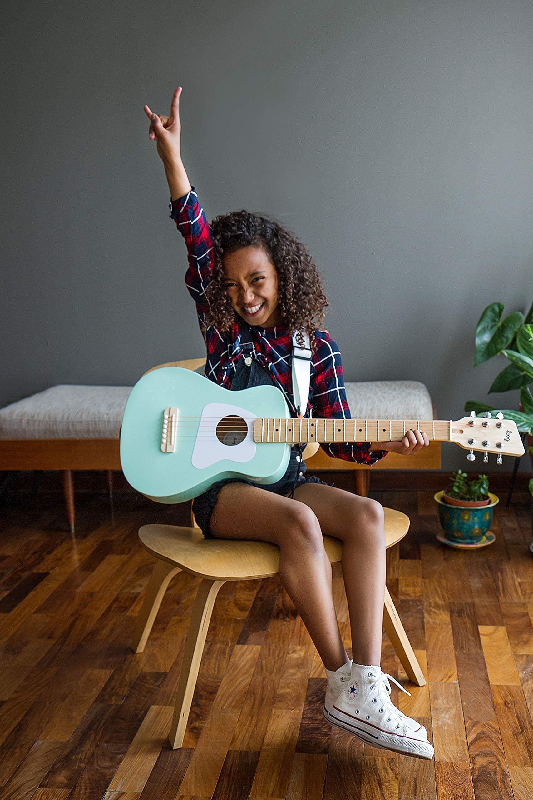 Loog Pro VI Acoustic kids real guitar for Beginners Compact size Ages 9+ Learning app and Lessons included