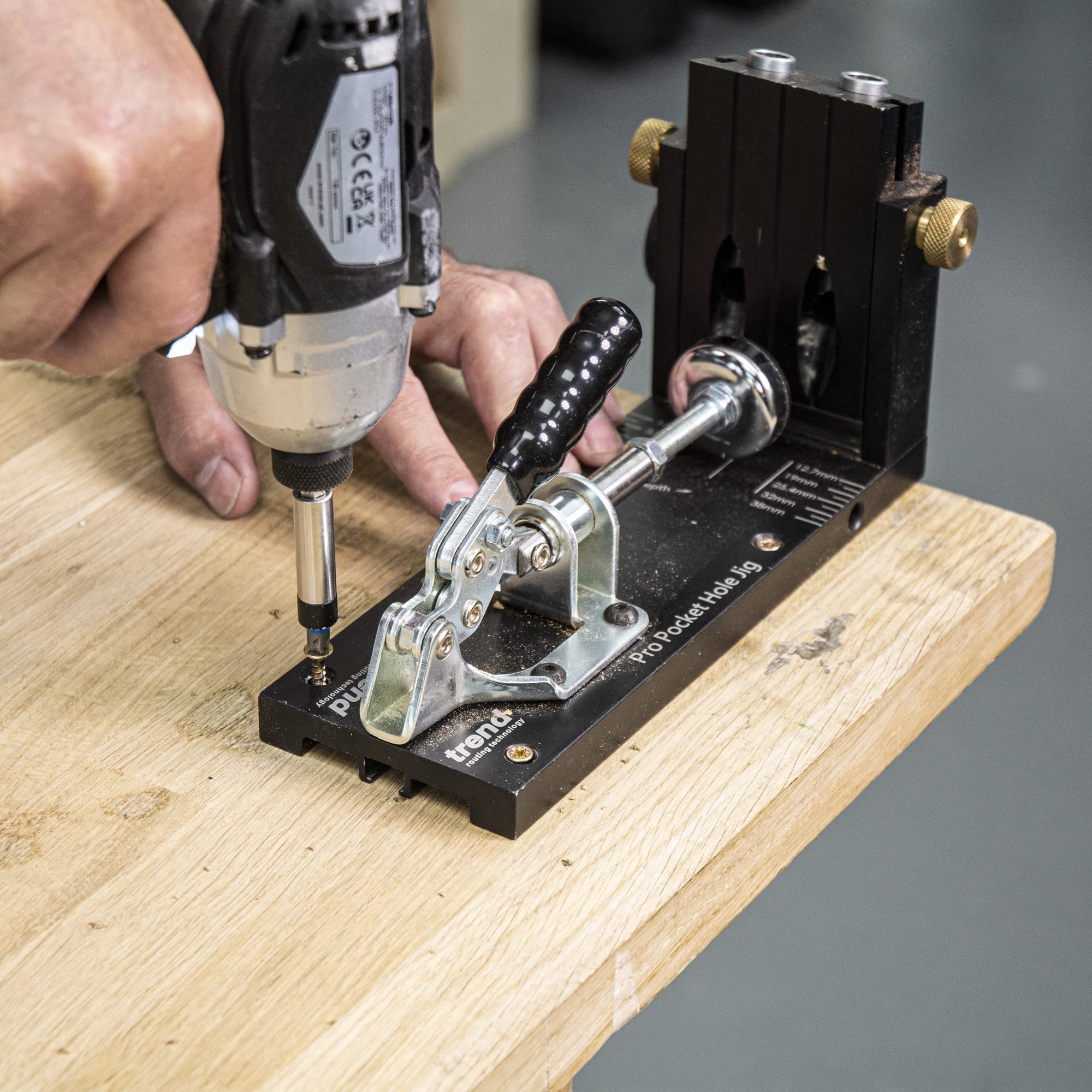 Trend Pocket Hole Jig Kit with Dual Column Jig, Face Clamp, HSS Drill Bit & Depth Setting Collar, 2 Square Bit Drives & 100 Pocket Hole Screws, PH/JIG