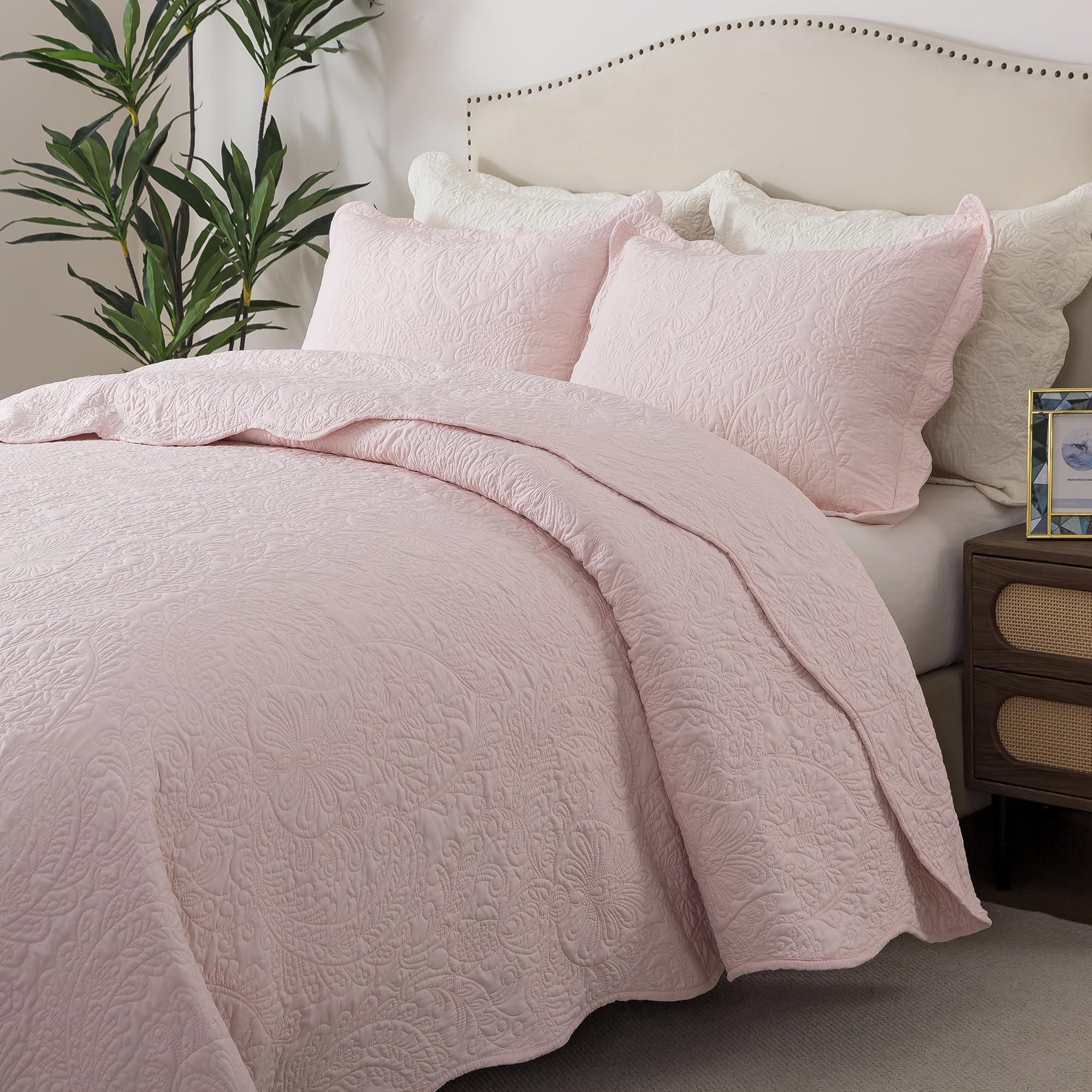 Photo 1 of HoneiLife Queen Size Quilt Sets - 3 Piece Queen Quilt Bedding Set Microfiber Quilt Set Lightweight Bedspreads Reversible Coverlets Retro Bed Cover Floral Bedding Set All Season Quilts-Light Pink