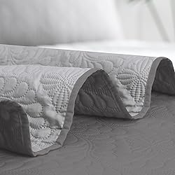 Easy-Going Twin Size Reversible Quilt Set with 1