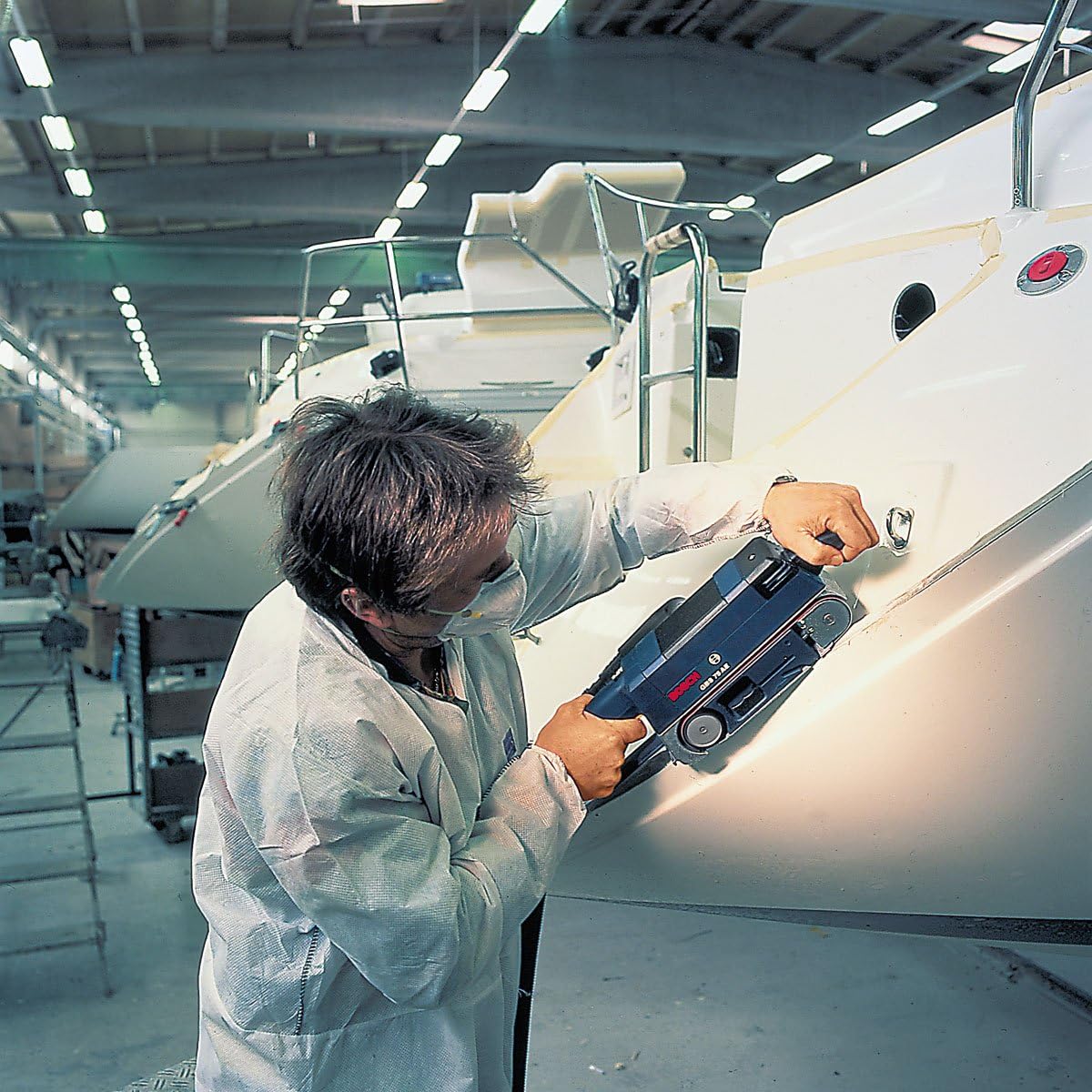 Bosch Professional Gbs 75 Ae Set Corded 240 V Belt Sander With Sanding Belt Dust Extraction Bag And Carrying Case Amazon Co Uk Diy Tools