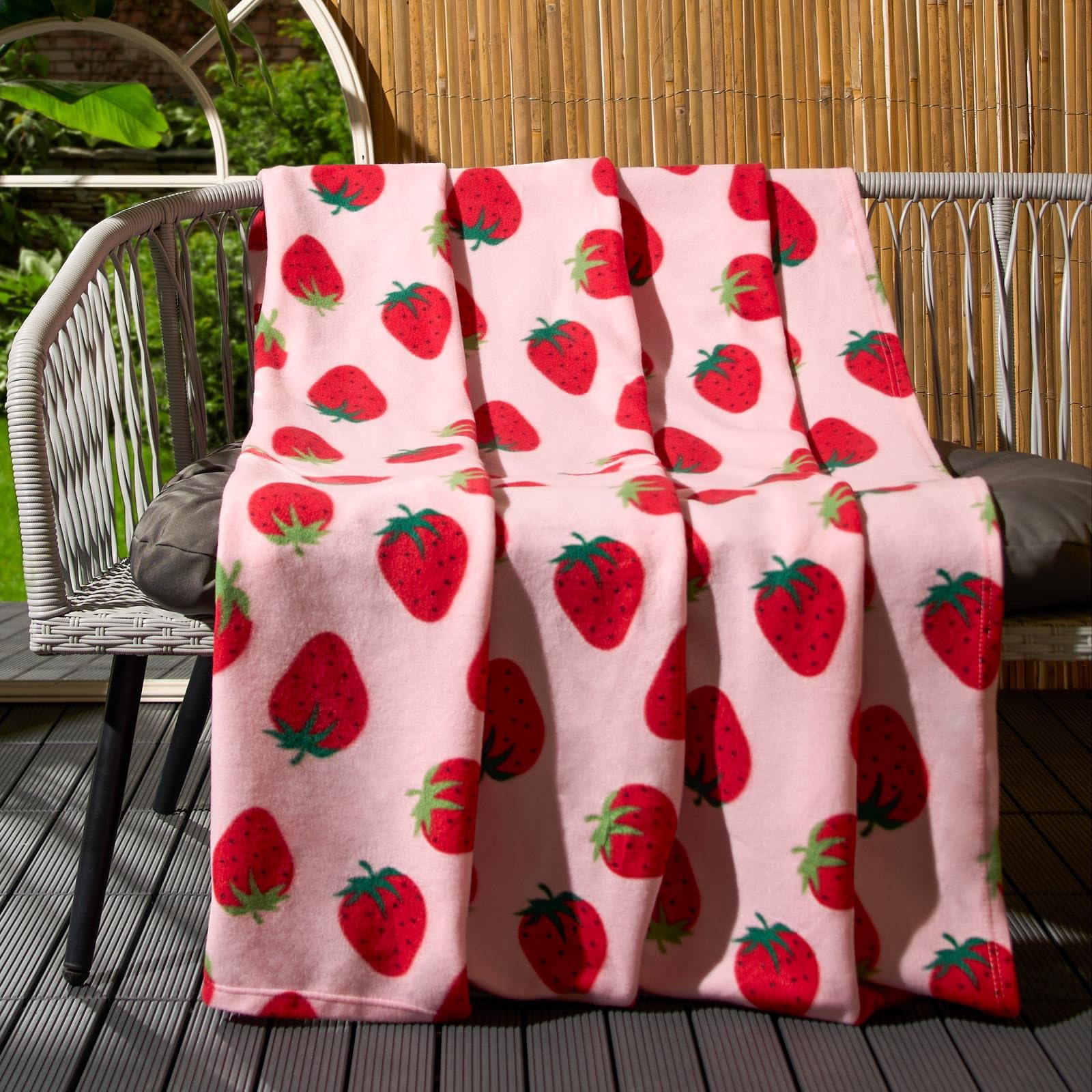 OHS Fleece Throw Blanket Strawberry Print, Pink Garden Blanket Lightweight Decorative Sofa Bed Picnic Blanket Throw Over Chairs Soft Warm Cosy Travel Throws, 120 x 150cm