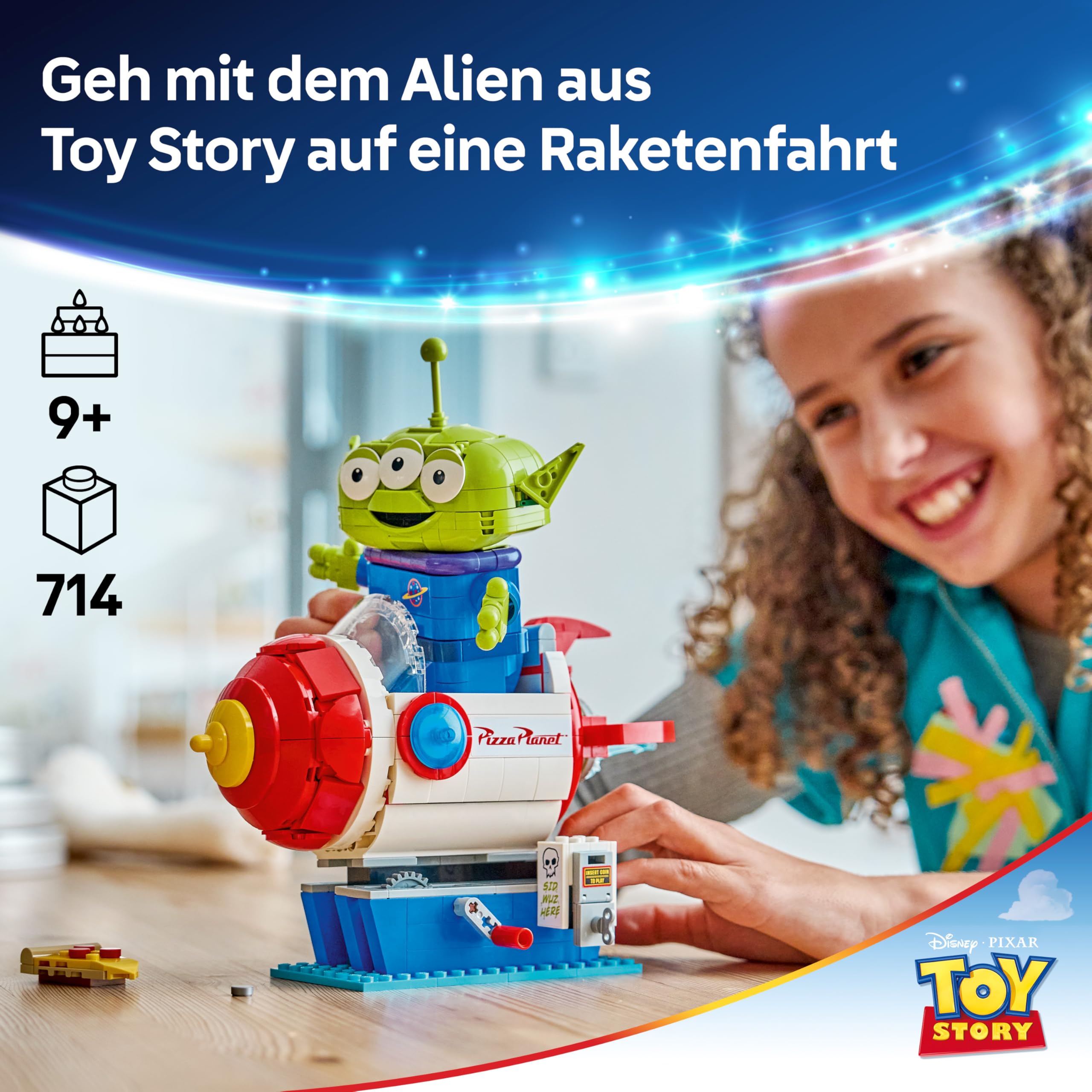 LEGO Disney and Pixar Toy Story Alien mit Pizza Planet Raketenfahrt - Raumschiff Spielzeug mit Alien Figur als DIY Deko - Geschenk für Jungen und Mädchen ab 9 Jahren sowie Toy Story Fans - 43307 2