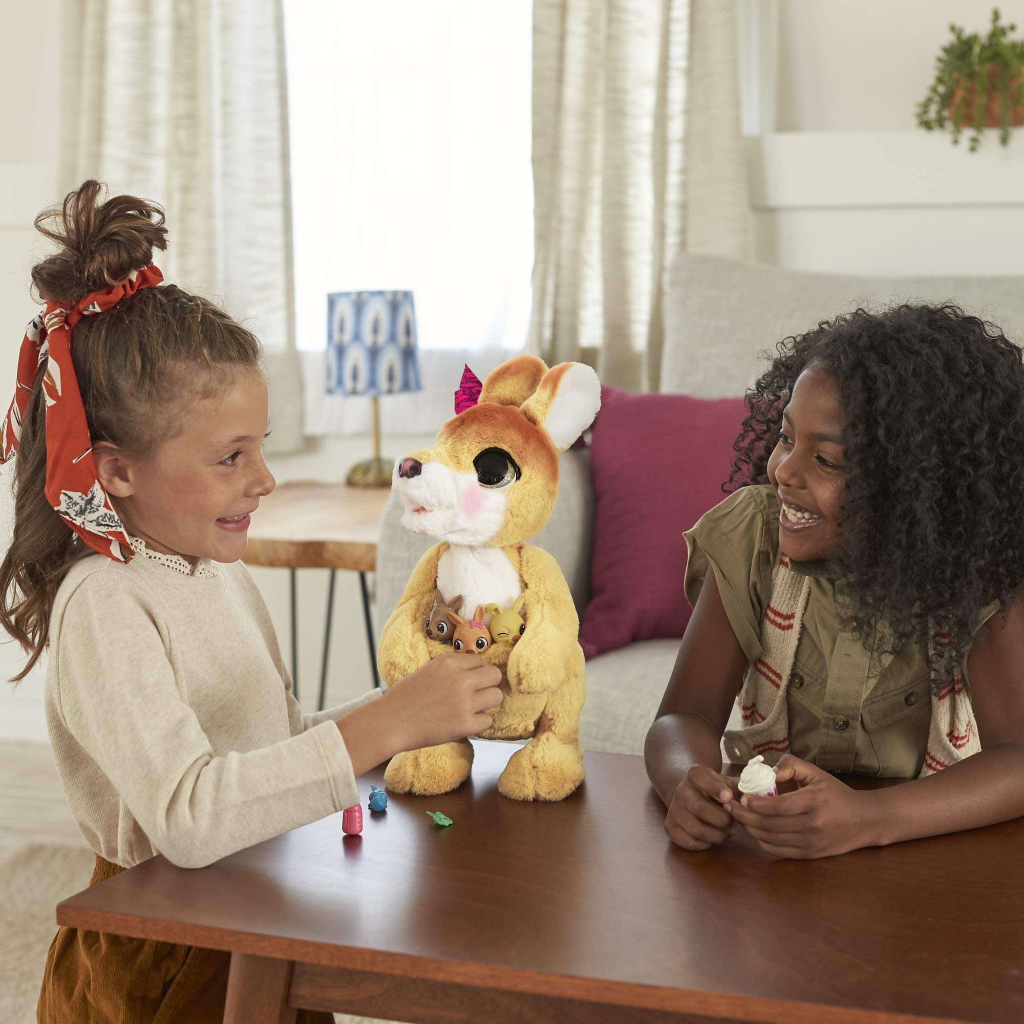 Furreal Friends Mama Josie The Kangaroo Interactive Pet Juguete, más de 70 sonidos y reacciones, edad de 4 años y arriba Furreal Friends Mama Josie The Kangaroo Interactive Pet Juguete, más de 70 sonidos y reacciones, edad de 4 años y arriba