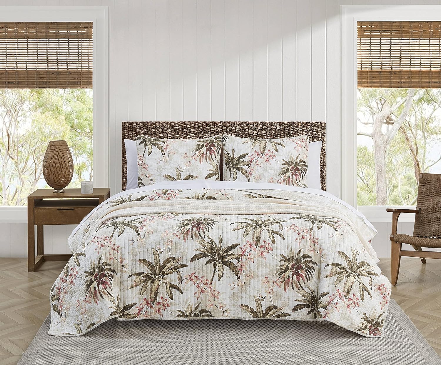 Tommy Bahama - Queen Quilt Set, Reversible Cotton Bedding with Matching Shams, Coastal Bedding Set for All Seasons (Bonny Cove Ivory, Queen) Image