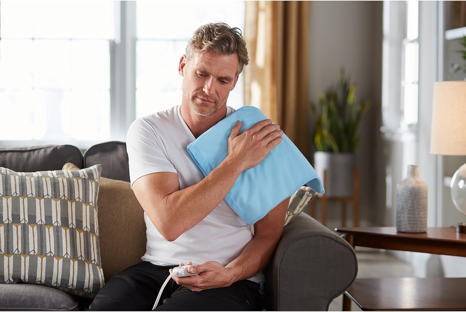 Sunbeam Heating Pad for Pain Relief | Standard Size UltraHeat, 3 Heat Settings with Moist Heat| Light Blue, 12-Inch x 15-Inch: Health & Personal Care