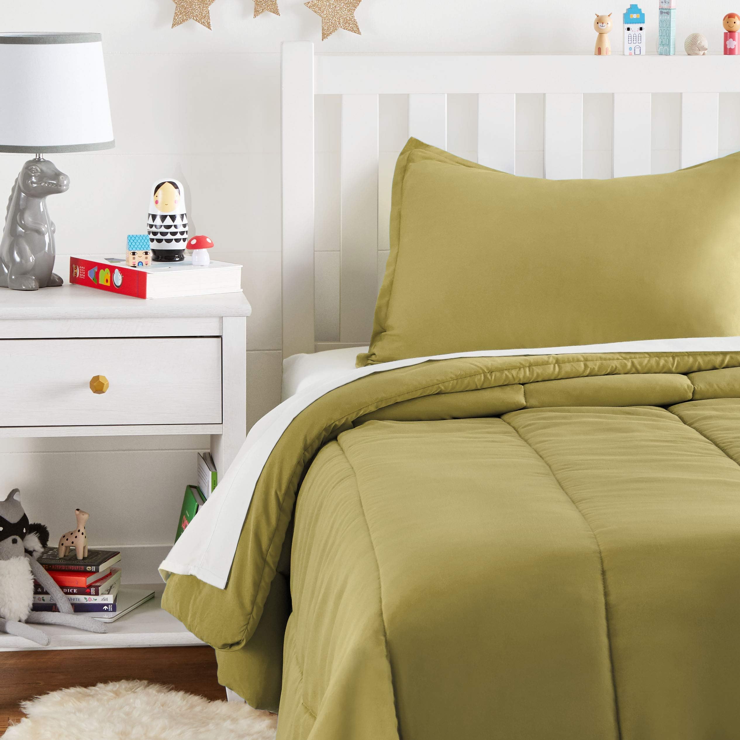 Amazon Basics Kid's Comforter Set - Soft, Easy-Wash Microfiber - Twin, Mossy Green