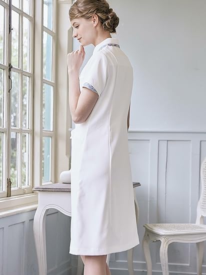 Amazon Co Jp ローラアシュレイ Laura Ashley ナース ワンピース 白衣 Lw403 13 Lw402 13 オフホワイト アメリ ブルー L 服 ファッション小物