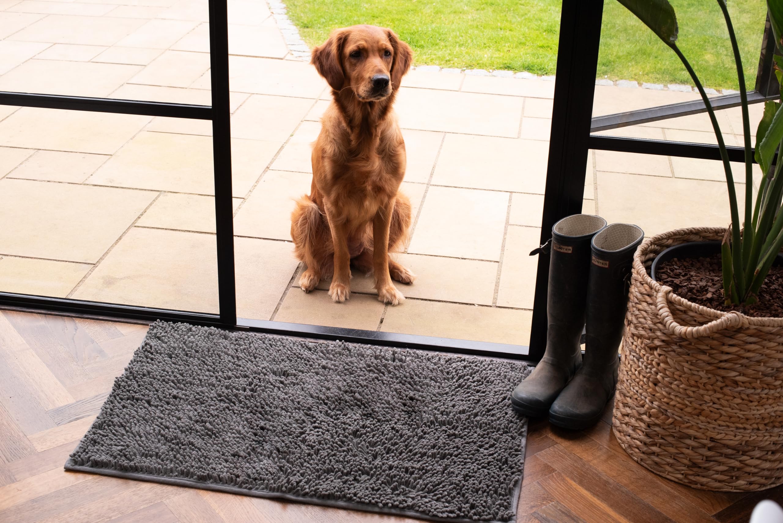 Luxurious Pet Noodle/Chenille Mat – Super Absorbent, Plush Microfibre Mat with Non Slip Base | Perfect for Muddy Walks, Furniture Protection, Bath Time | Versatile & Durable, Grey 90x60cm