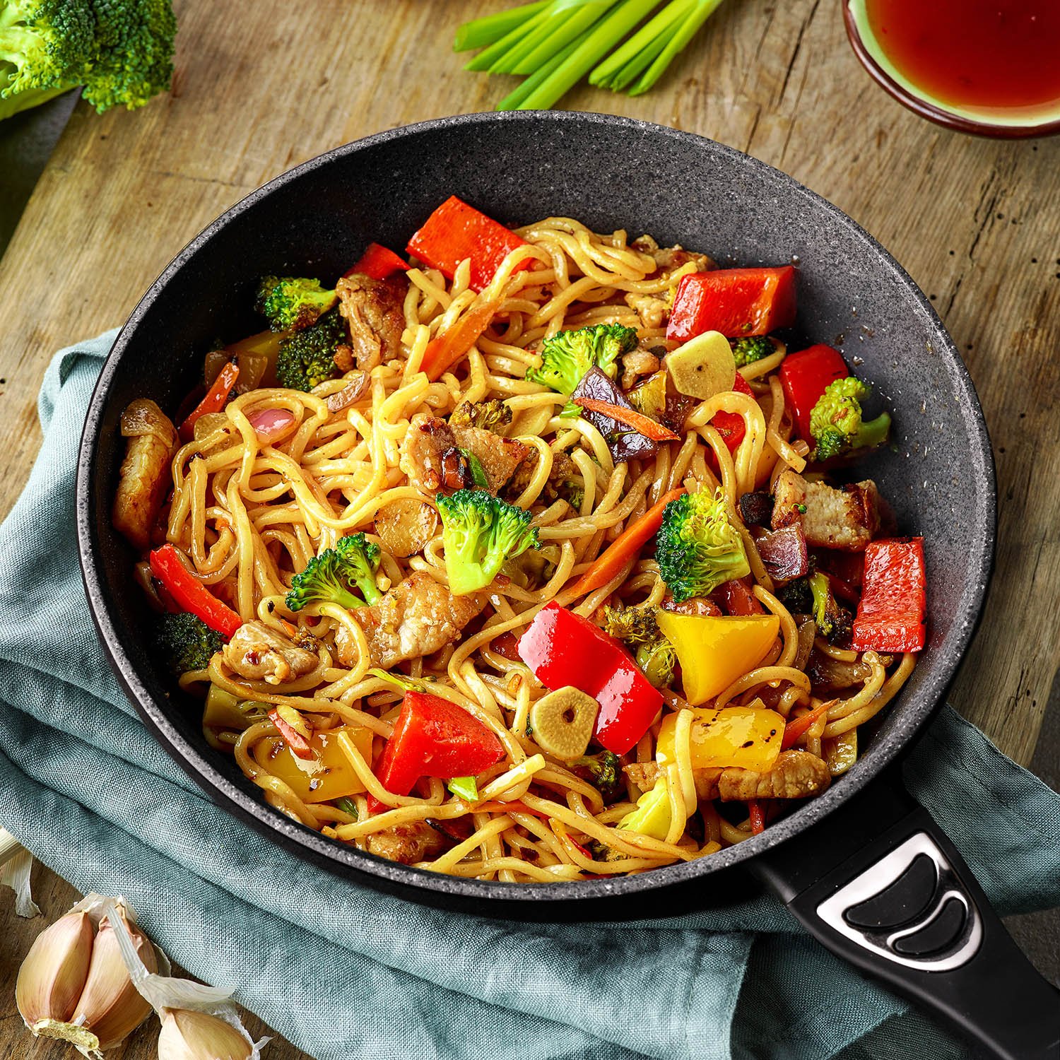 Rosmarino™ antihaftbeschichtete Induktionssteinbratpfanne 28 cm (11”), 100 % PFOA-frei für ein gesünderes Kochen, abplatz- und kratzfest durch die Premiumbeschichtung, stromsparend durch exzellente Leitfähigkeit