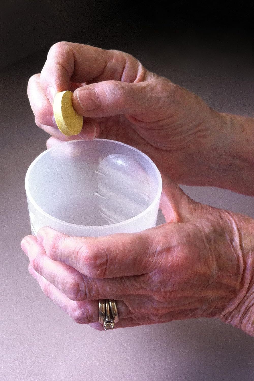 Marusya Inc's No-Slip Easy Grip Cup. 12oz. Set of 4.: Kitchen & Dining