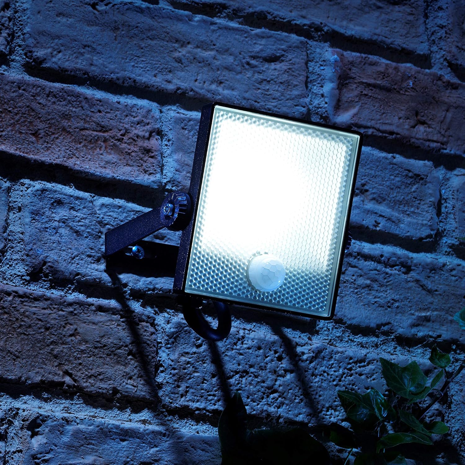 Auraglow 10W LED Motion Activated PIR Sensor Security Floodlight