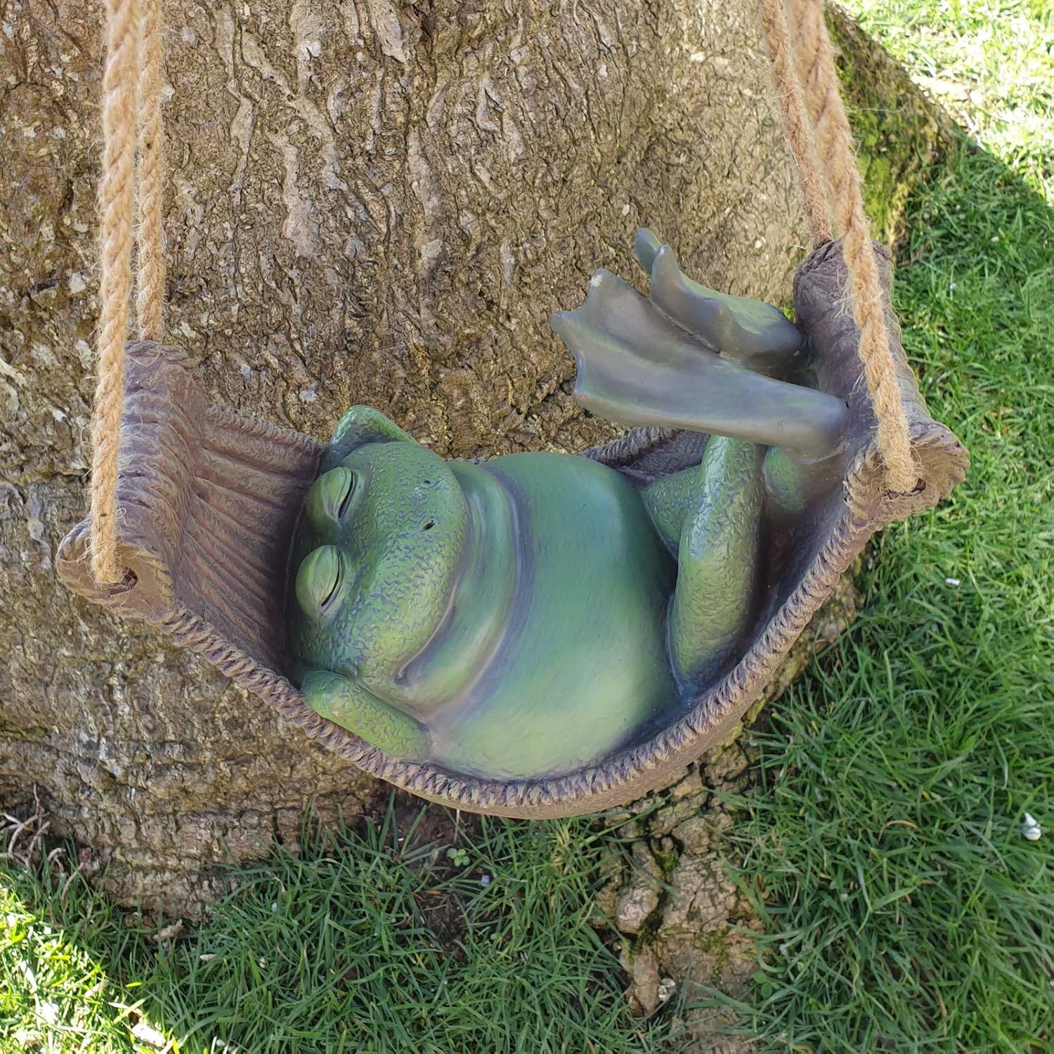 Garden Frog Swinging Animal Sculpture Ornament Amazon.co.uk Garden