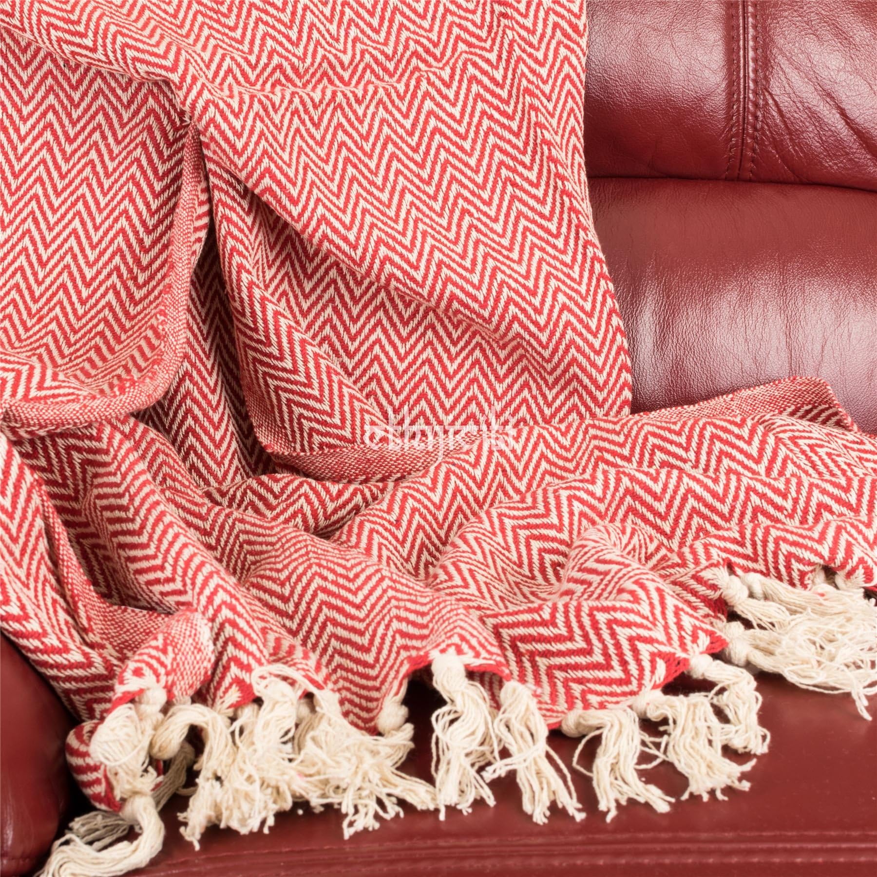 ETHNICITI Fair Trade Indian Recycled Cotton Woven Herringbone Chevron Sofa Settee Armchair Bedspread Fringe Blanket Throw 125x150cm - Red