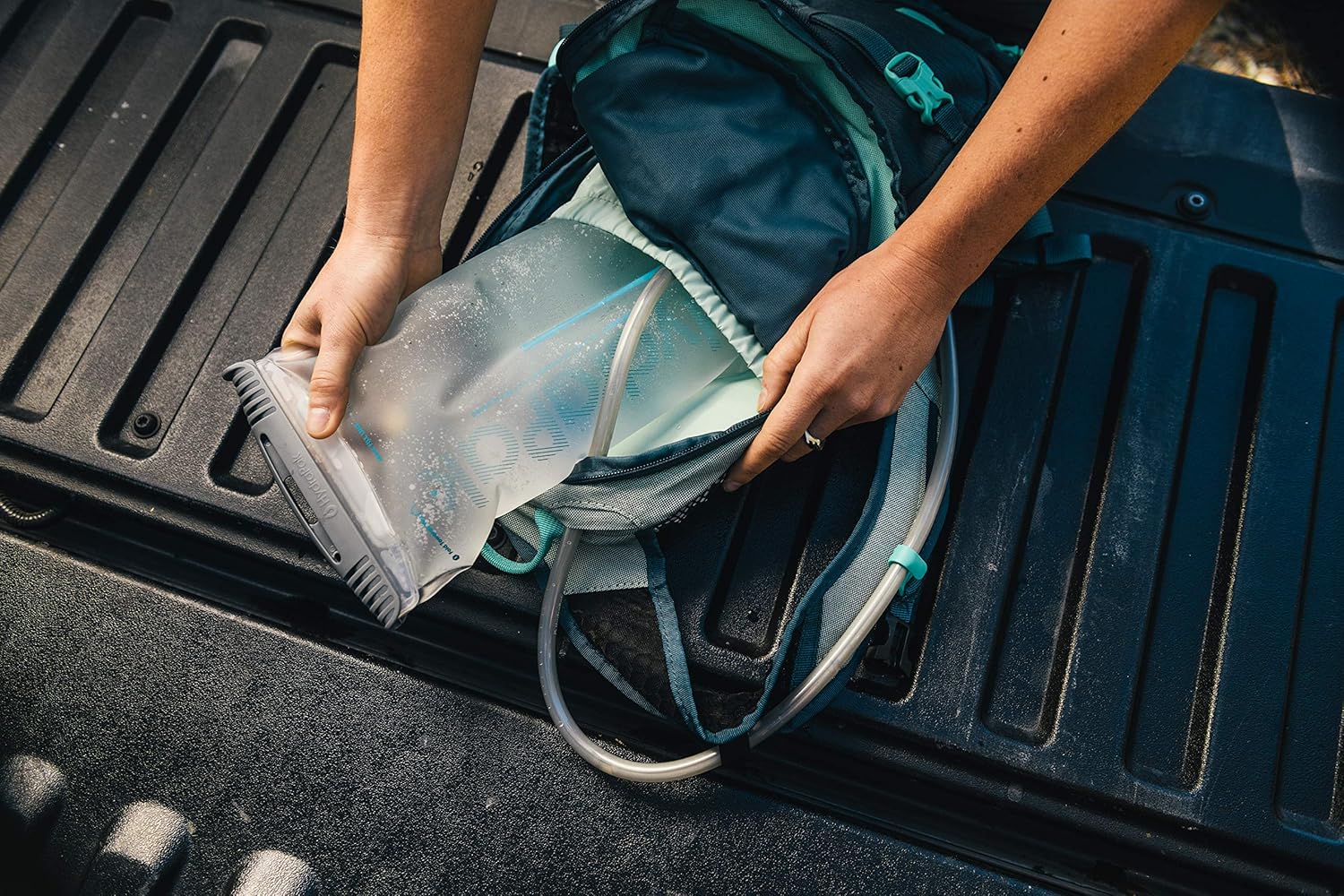 Hydrapak A262 Shape-Shift Low-Profile Water Bladder/Reservoir for Hydration Backpacks, 2-Liter (75 oz.), High Flow Bite Valve, Safe & Reliable, Clear : Sports & Outdoors