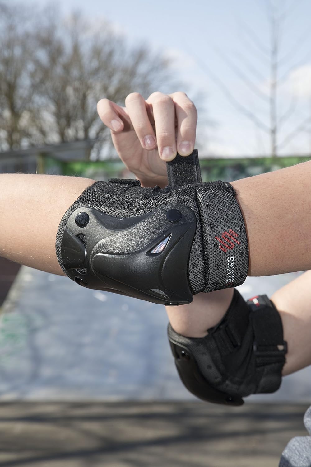 SKATEWIZ Protect-1 Elbow and Knee Pads - with Infinity Hook & Loop Straps for Better Fit - Elbow Pads Wrist Guards Inline Skating for Kids [6pcs] - Protective Gear Set with Carry Bag : Sports & Outdoors