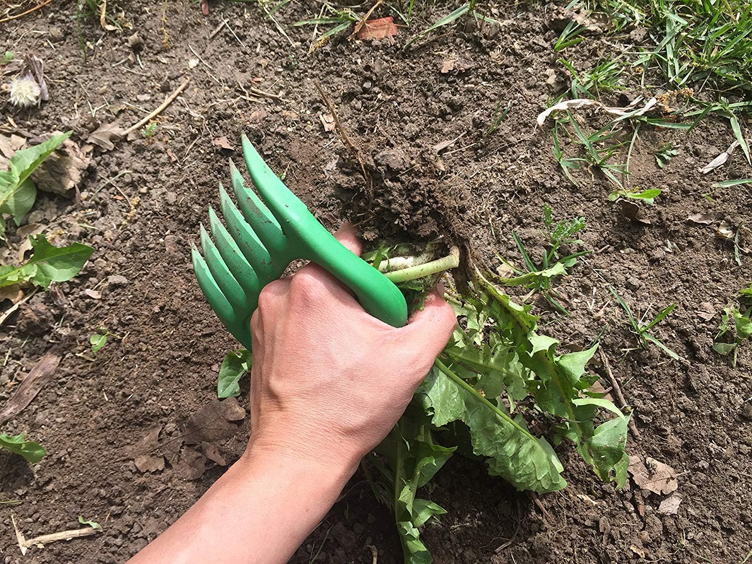 Bear Paws Cultivator Claw - Ergonomic Gardening Tools - Hand Held Garden Tool - Hand Rake - Strong Nylon Weeder - Manual Weeding, Aerating, Cultivating : Garden & Outdoor