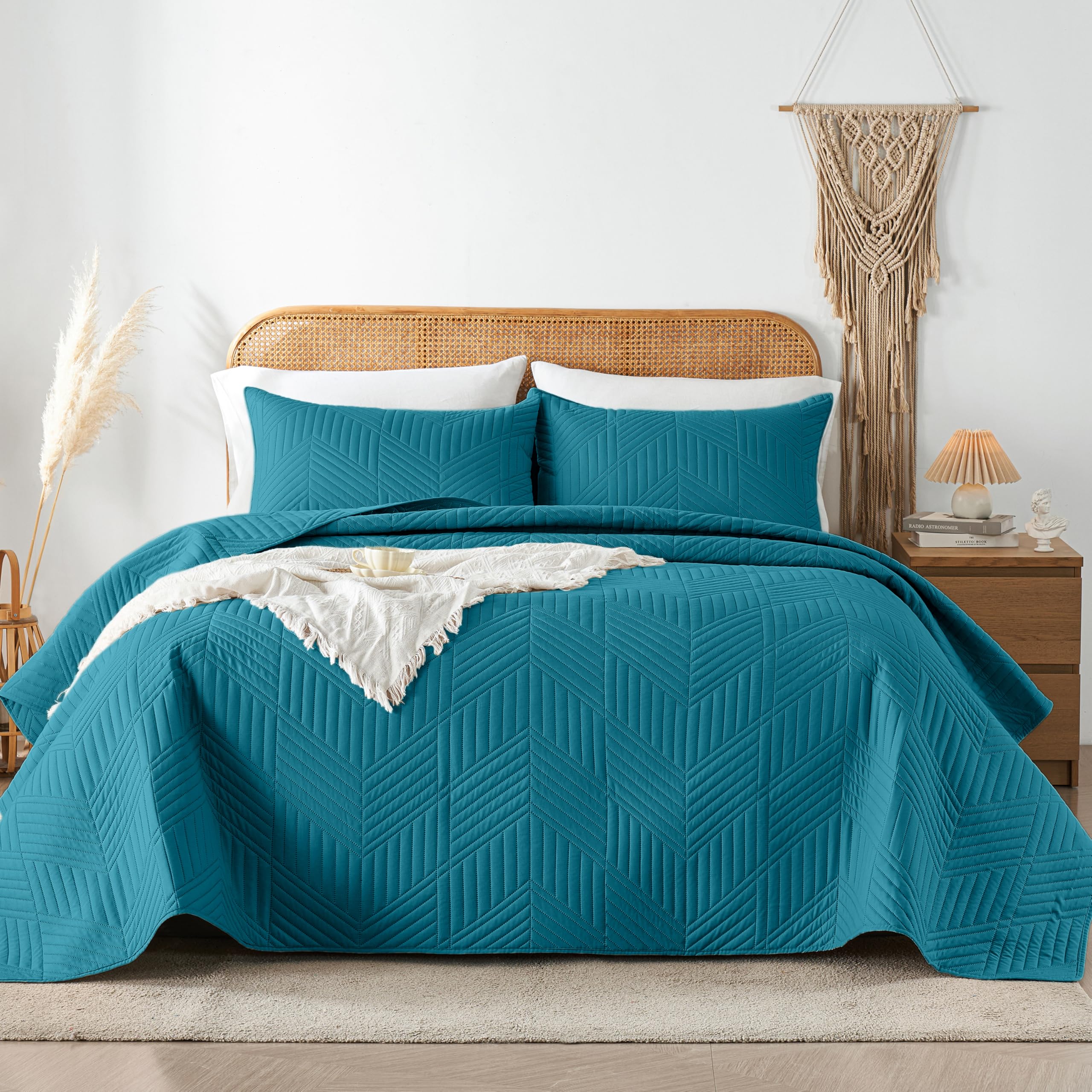 Photo 1 of Davulos King/Cal King Quilt Set in Teal, Soft Reversible Microfiber Bedspread for All-Season Use in Bedroom or Dorm, Lightweight Modern Geometric Coverlet (1 Quilt, 2 Pillow Shams)