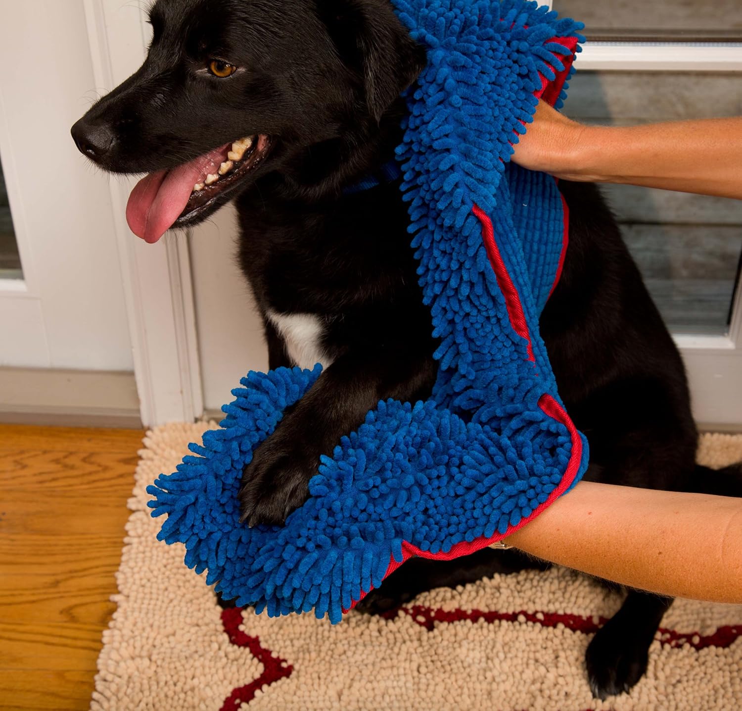Soggy doggy Super Shammy Blue One Size 31-inch x 14-inch Microfiber Chenille Dog Towel with Hand Pockets, One size 31"lx14"w - Image 4